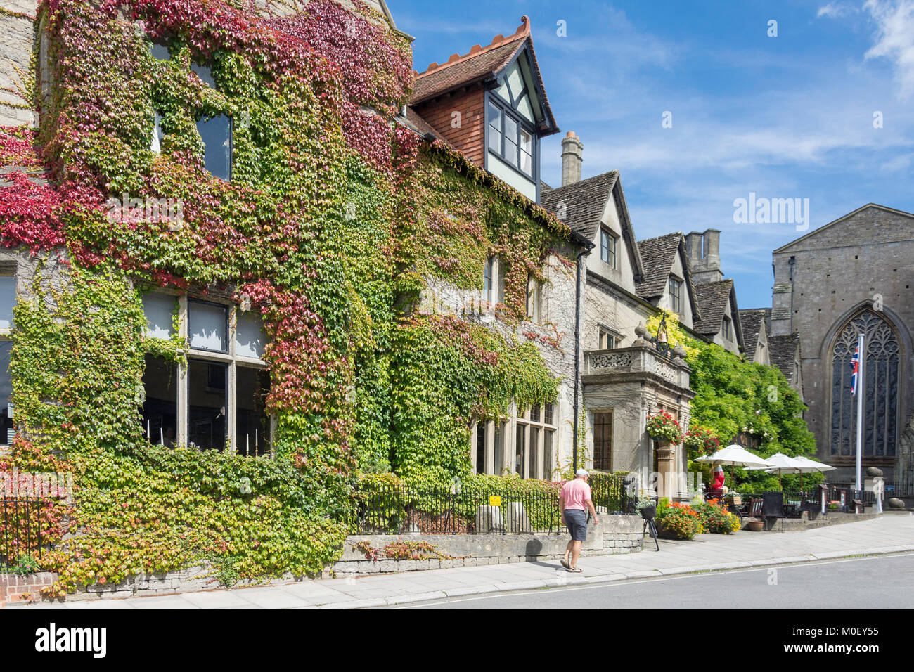Das 13. Jahrhundert alte Glocke Hotel, Abbey Road, Malmesbury, Wiltshire, England, Vereinigtes Königreich Stockfoto