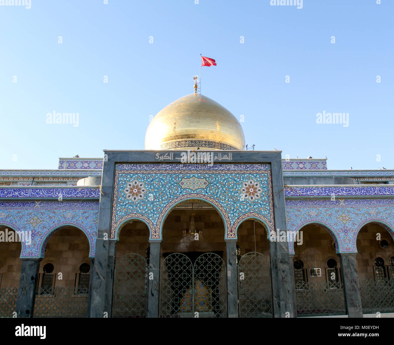 Interne Schuß für sayeda Zeinab Schrein in Damaskus, Hauptstadt von Syrien, das das Heiligtum mit einer goldenen Kuppel. Stockfoto