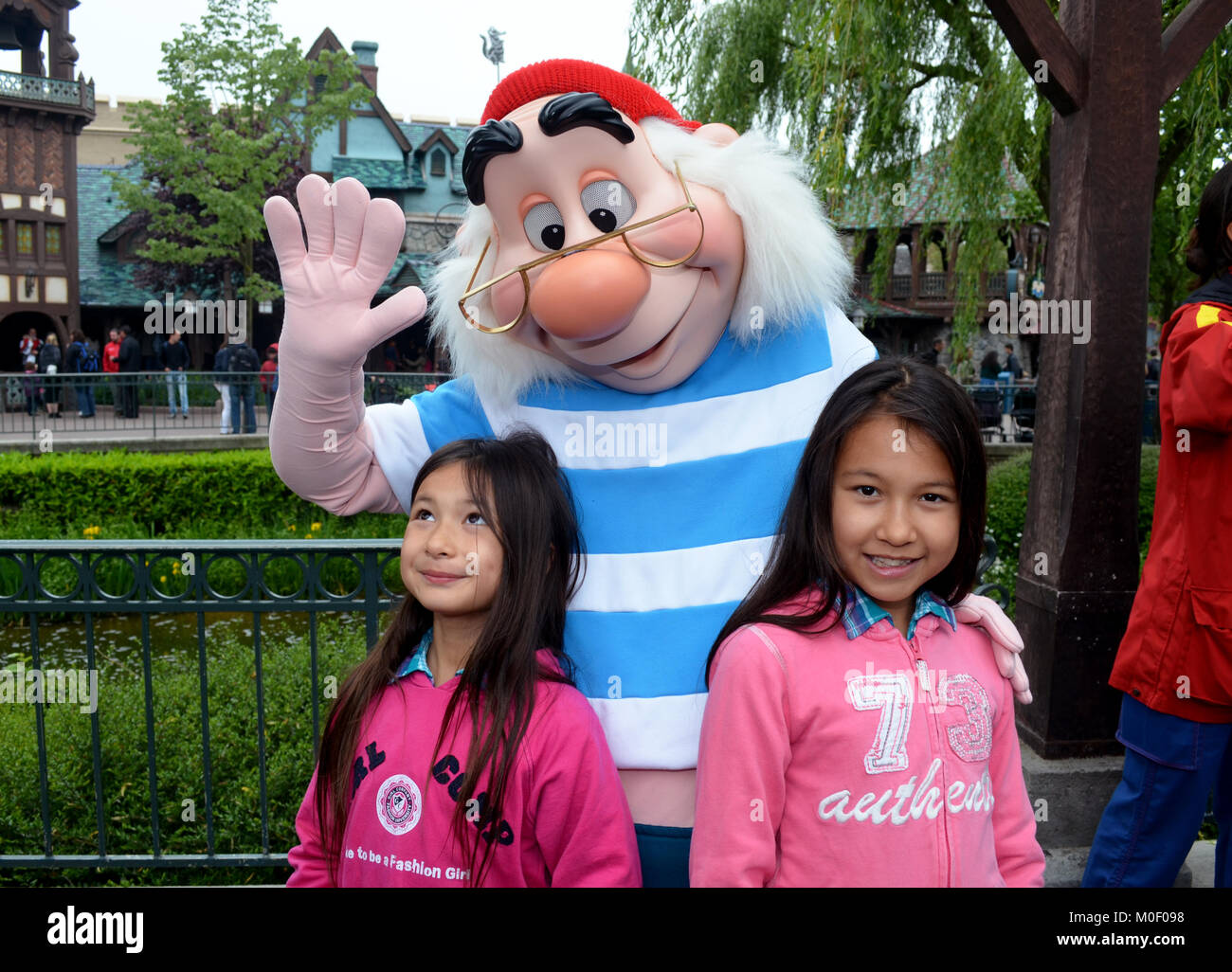 Paris - Frankreich, Ca. Juni 2013. Dieses Bild wurde im Euro Disney Resort von Herrn Smee von Peter Pan aufgenommen. Stockfoto