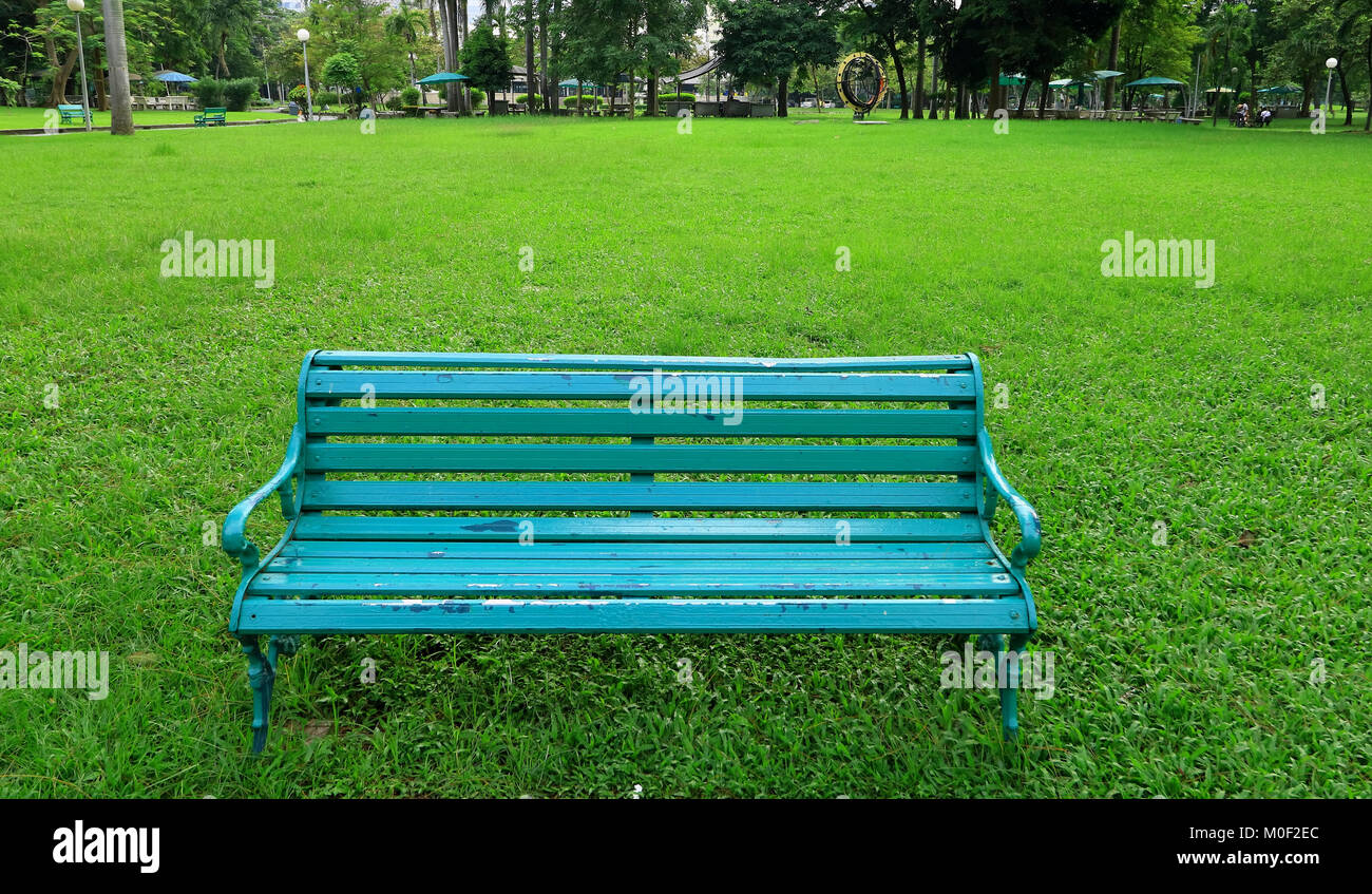 Gartenstuhl Aus Metall Stockfotos & Gartenstuhl Aus Metall Bilder - Alamy