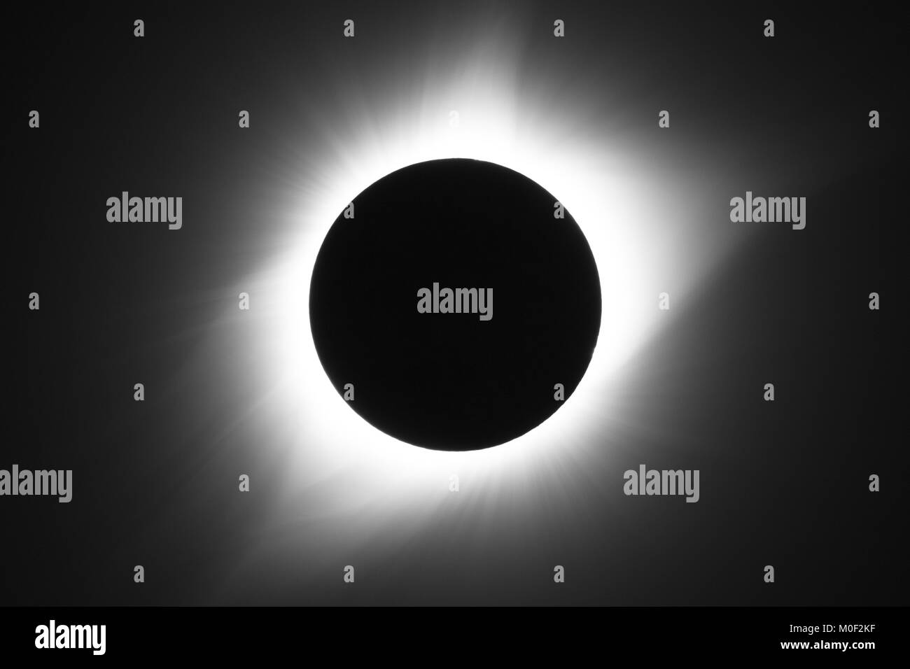 Totale Sonnenfinsternis im August 21 2017 auch als die "Große amerikanische Eclipse" - der sonnenflecken Prominenz Sonneneruptionen corona Mond penumbra Umbra bekannt Stockfoto