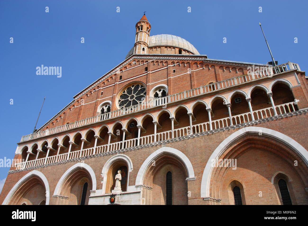 Basilika des Heiligen Antonius. Religiöse Architektur in Padua, Italien. Stockfoto