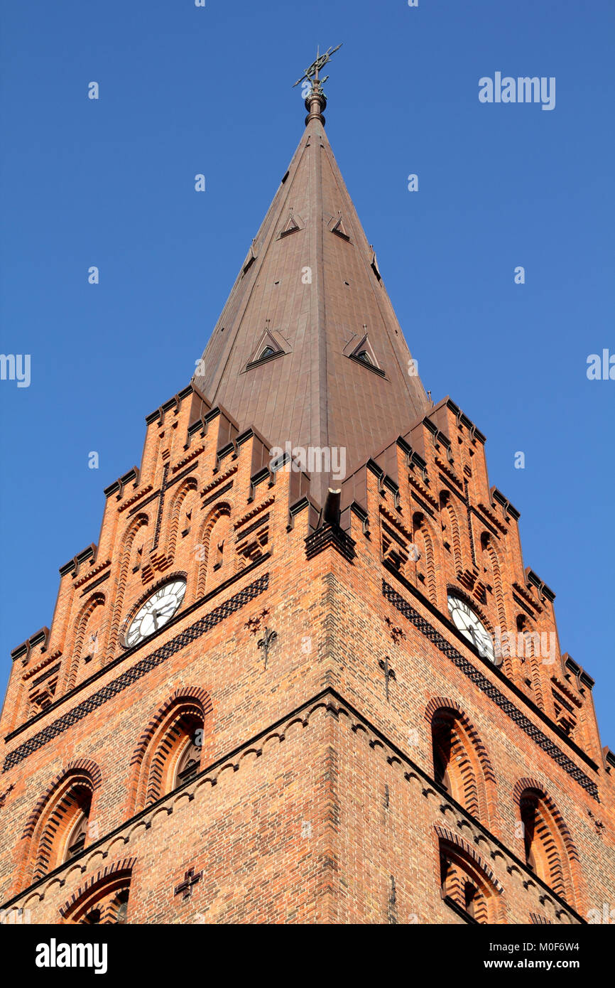 Malmö, Schweden - Backstein Kirche Turm. Stadt in Scania County (Skane in Schwedisch) und Oresund Region. Stockfoto
