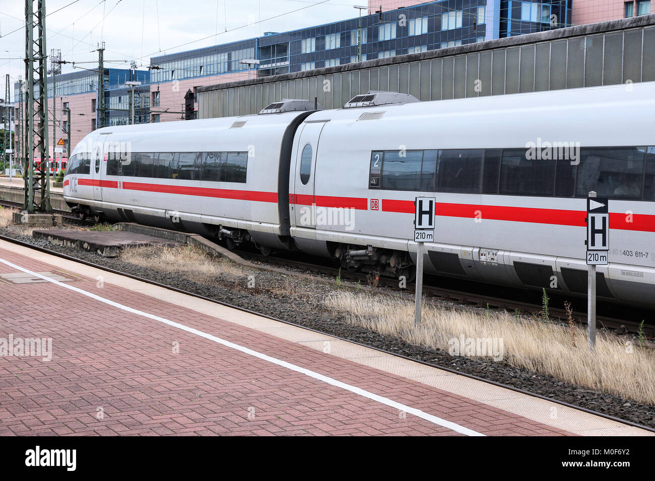 DORTMUND, Deutschland - Juli 16: ICE der Deutschen Bahn am 16. Juli, 2012 in Dortmund, Deutschland. 2009 ICE-Zügen transportiert mehr als 77 Mil Stockfoto