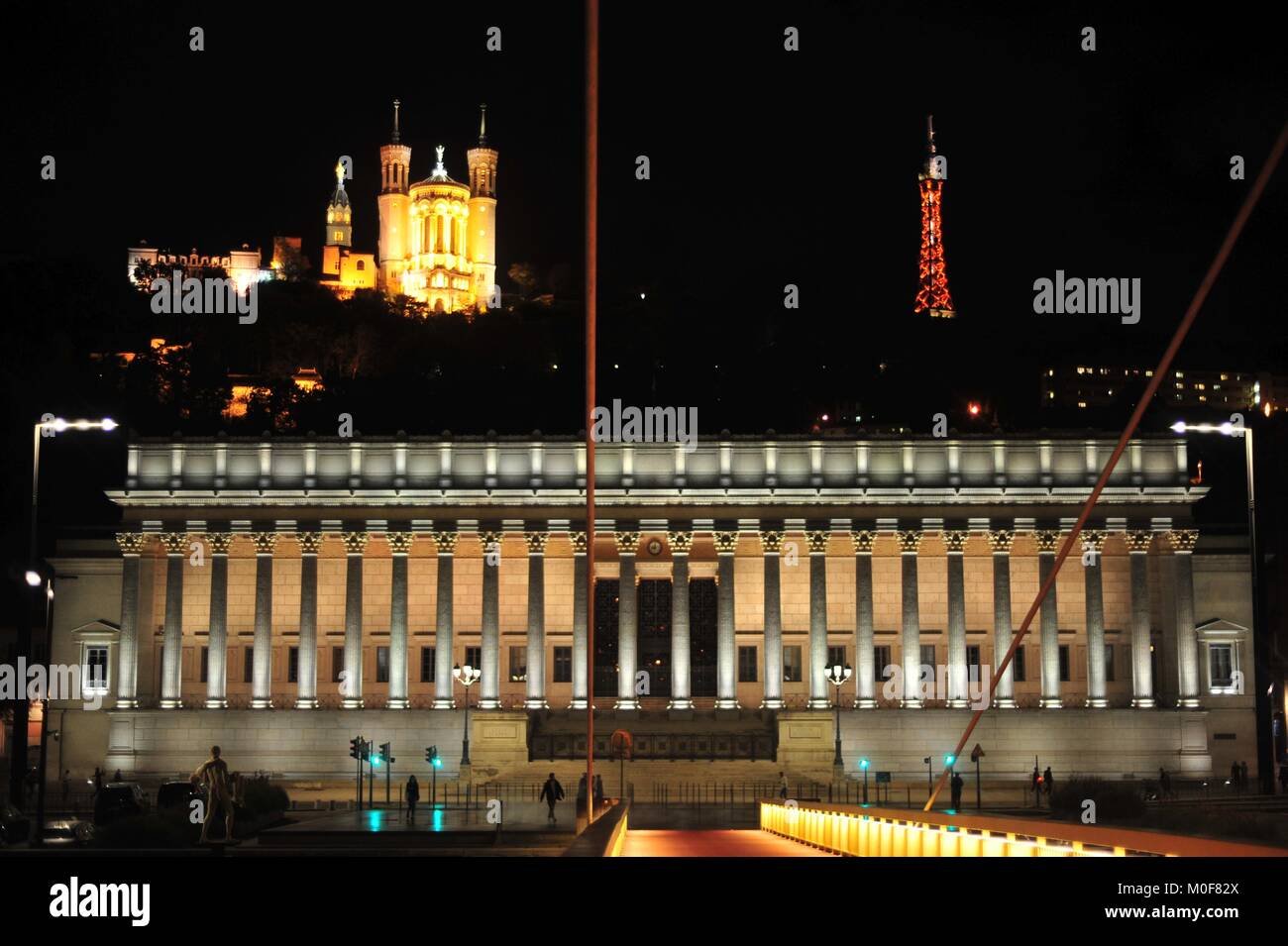 Wunderbare Aussicht auf des Berufungsgerichts Lyon, kleine Eiffelturm und Cathédrale Saint-Jean-Baptiste Stockfoto Wunderbare Aussicht auf des Berufungsgerichts Lyon, kleine Eiffelturm und Cathédrale Saint-Jean-Baptiste Stockfoto