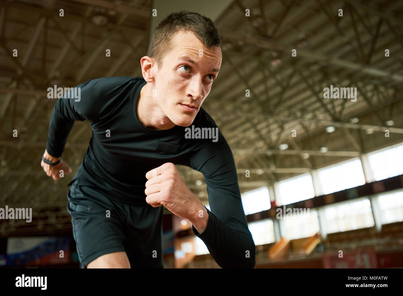 Motiviert Runner auf Start Stockfoto