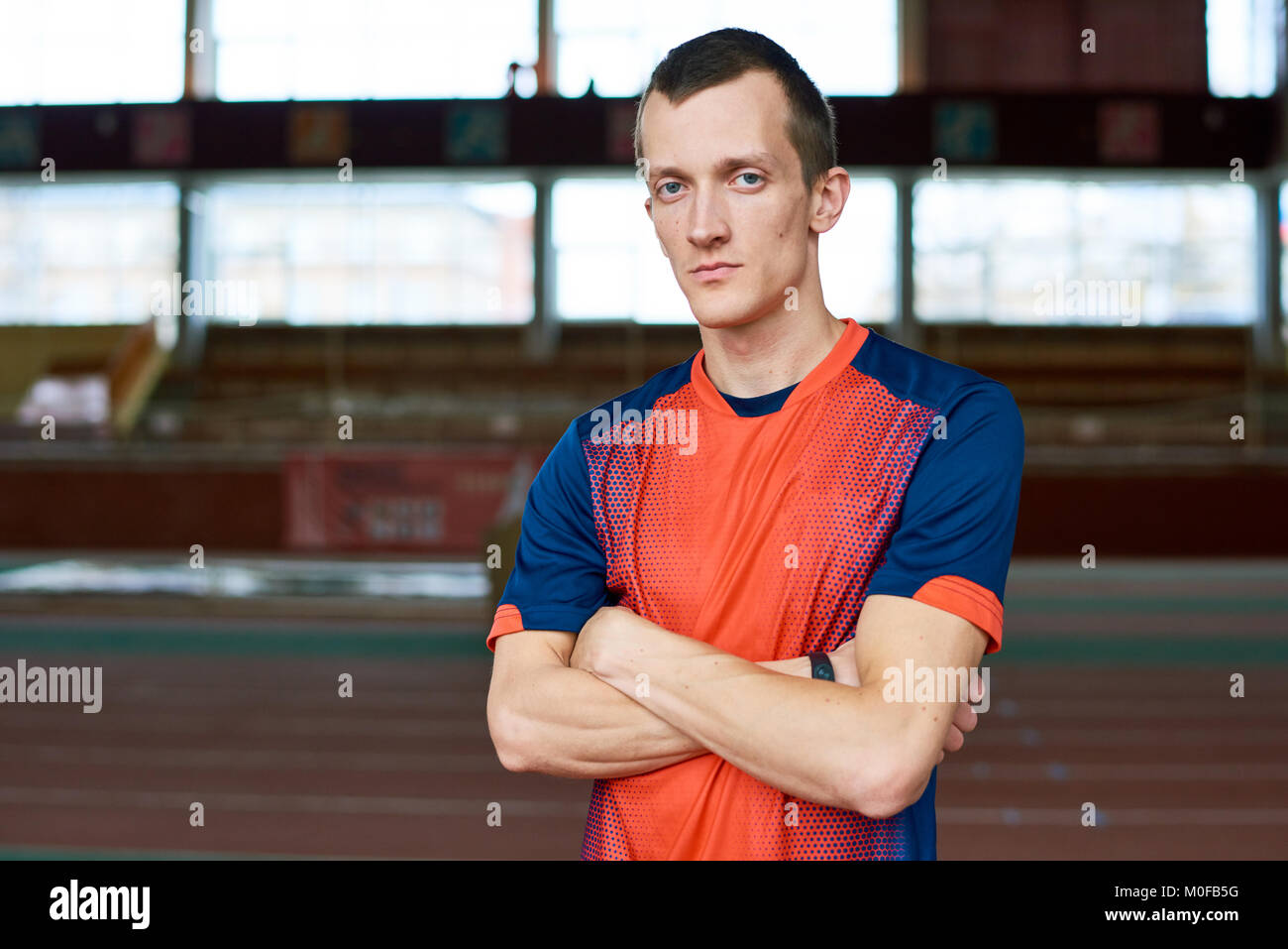 Portrait des modernen jungen Sportler Stockfoto