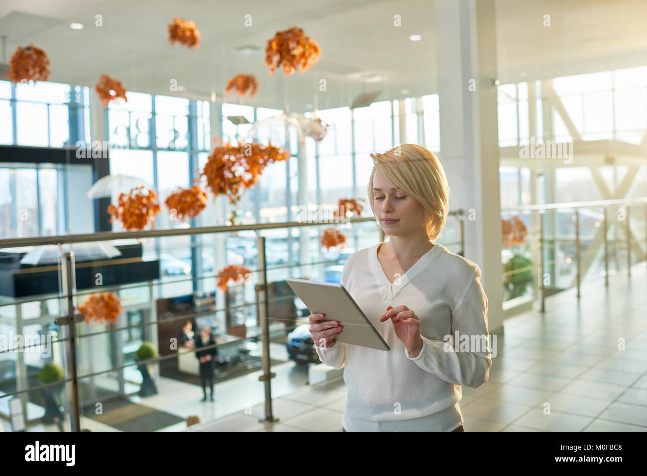 White Collar Worker mit digitalen Tablet Stockfoto