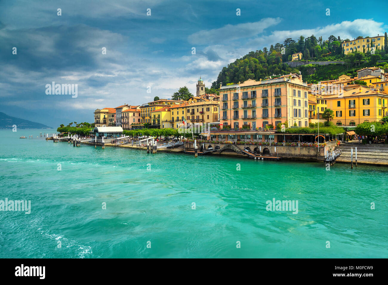 Fantastisches Stadtbild mit bunten Luxus Gebäude und Hafen, Bellagio, Comer See, Lombardei, Italien, Europa Stockfoto