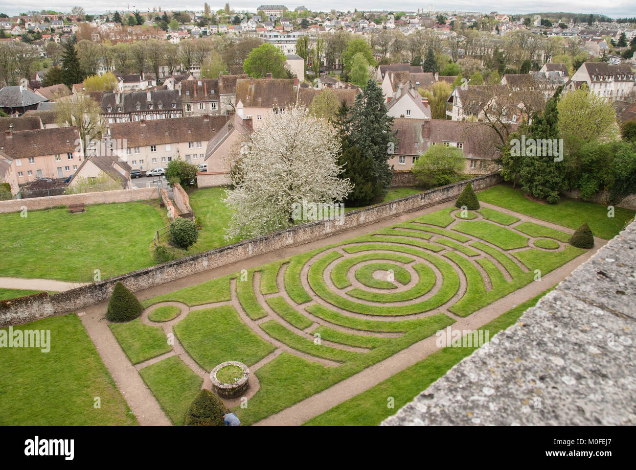 Blick über Chartres von oben das Labyrinth in Bishops Palace Garden Stockfoto