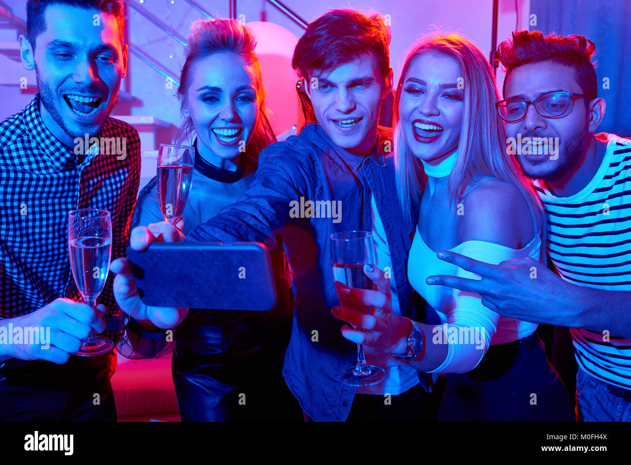 Freunde von Selfie bei Party Stockfoto