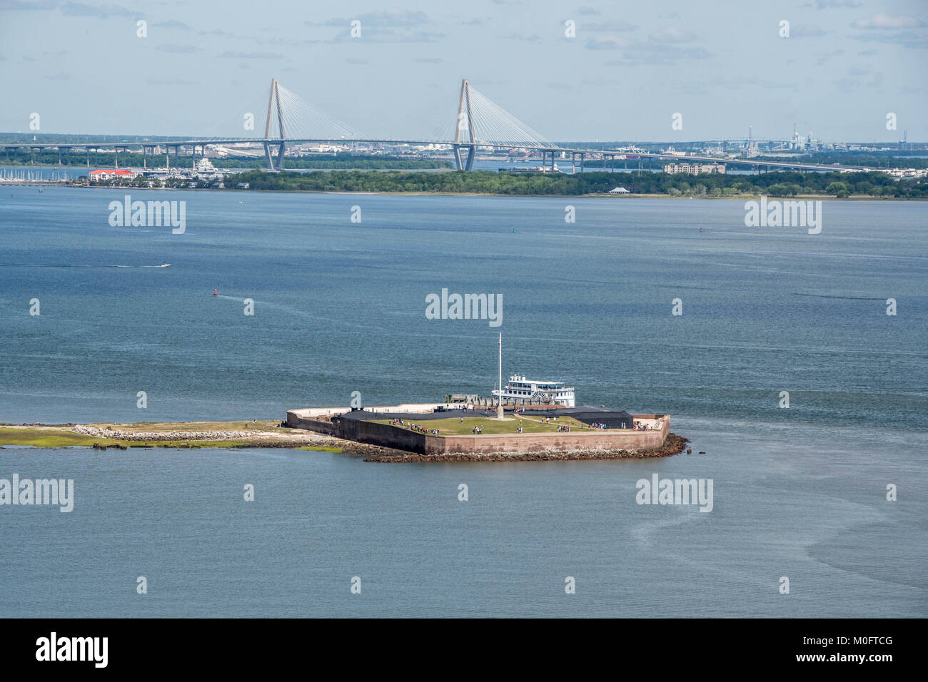 Besucher kommen mit dem Boot das historische Fort Sumter in Charleston, South Carolina nach Tour Stockfoto