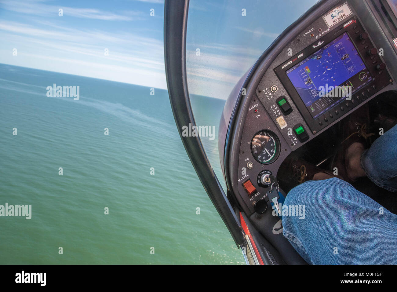 Schüsse auf die atemberaubende Küste South Carolina und Wasserstraßen aus dem Cockpit eines Searey Wasserflugzeug. Stockfoto