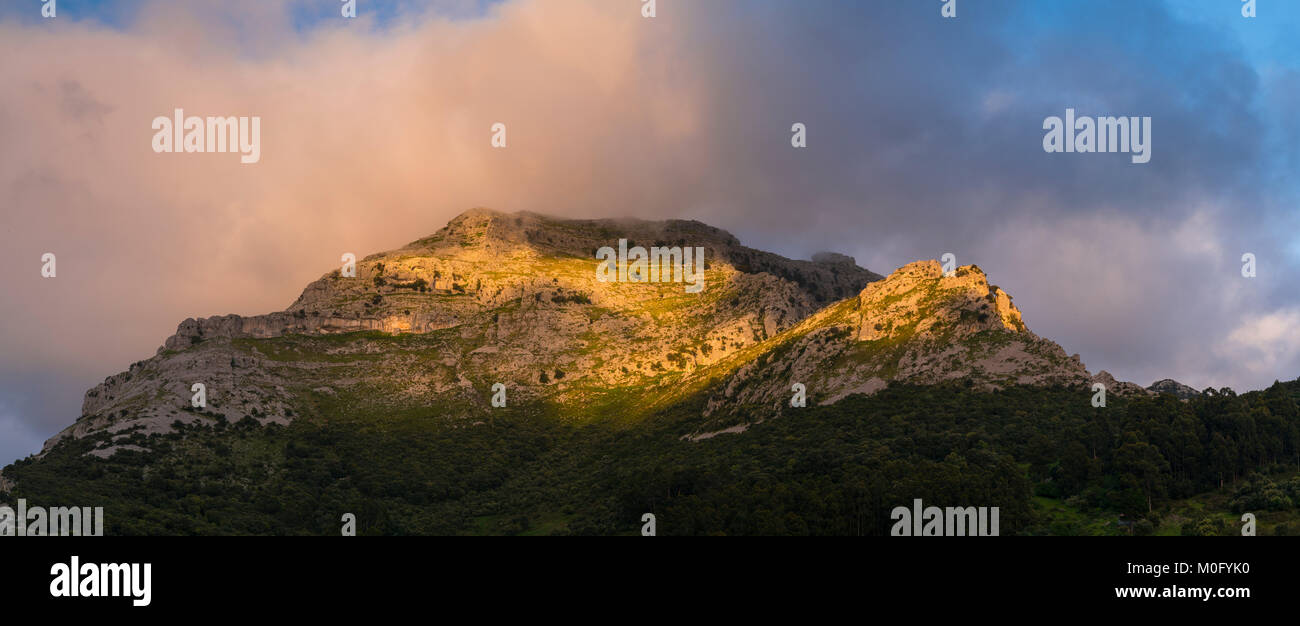 Mount Candina (489 m) - Monte Candina, Liendo Tal, Kantabrien, Spanien, Europa Stockfoto