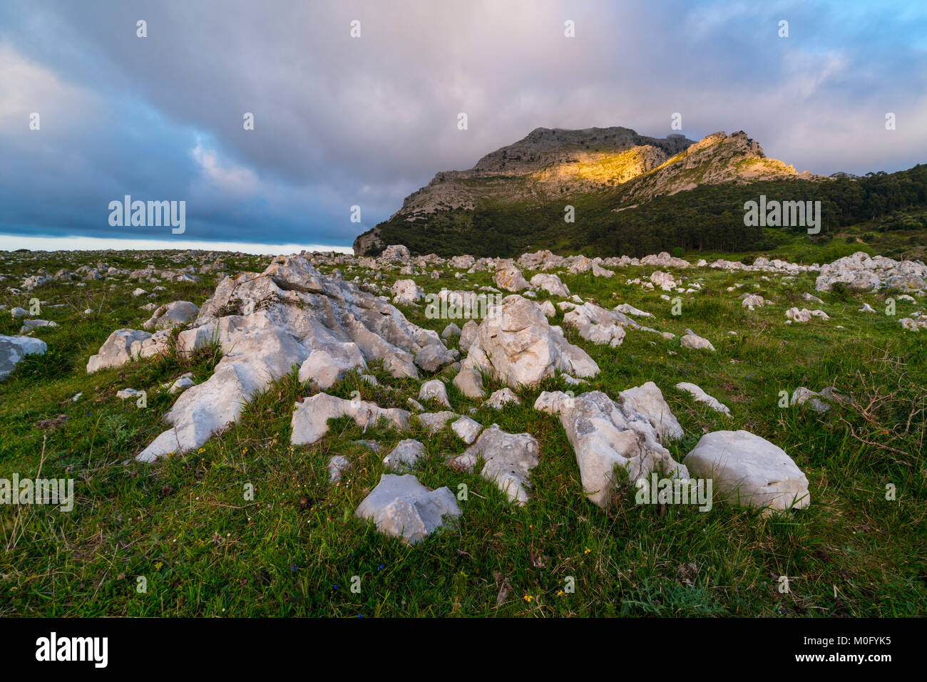 Mount Candina (489 m) - Monte Candina, Liendo Tal, Kantabrien, Spanien, Europa Stockfoto