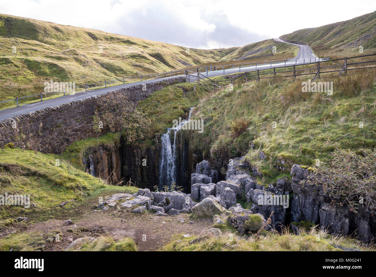 Die Buttertubs, eine geologische Besonderheit neben der Straße zwischen Hawes und Muker in North Yorkshire, England. Stockfoto