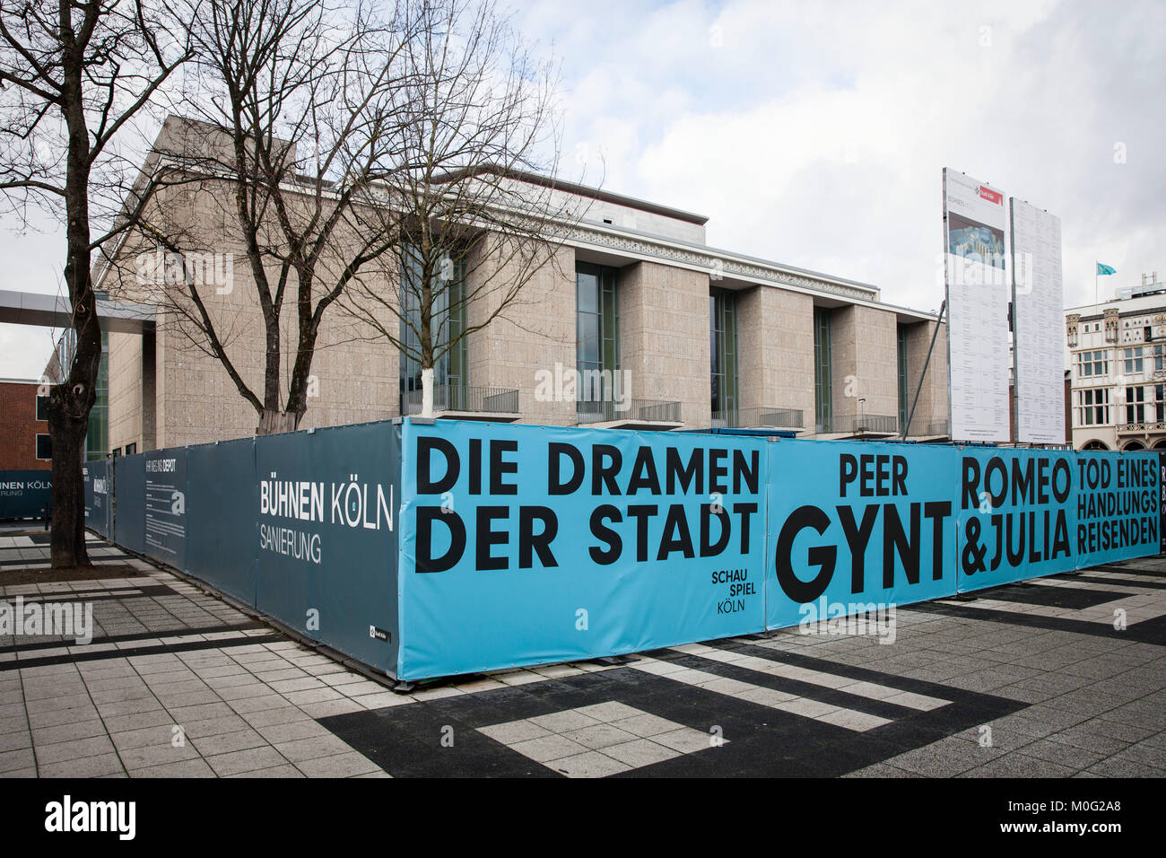 Europa, Deutschland, Köln, Horten im Opernhaus im Offenbach Square, Restaurierung. Europa, Deutschland, Köln, Bauzaun am Opernhaus bin Offen Stockfoto