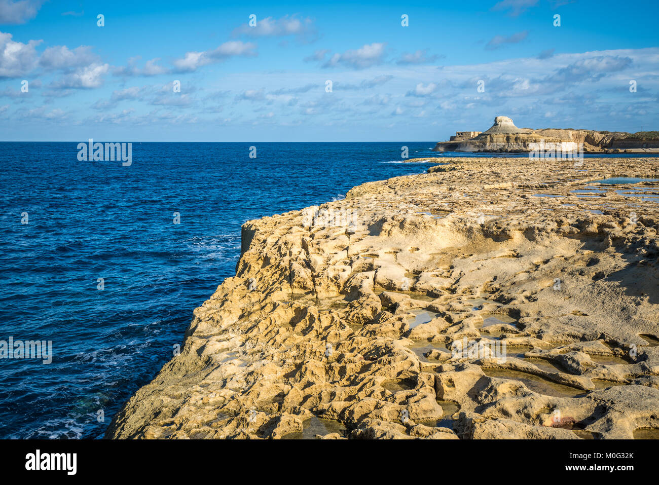 Salz Verdunstungsteichen auf der Insel Gozo, Malta Stockfoto