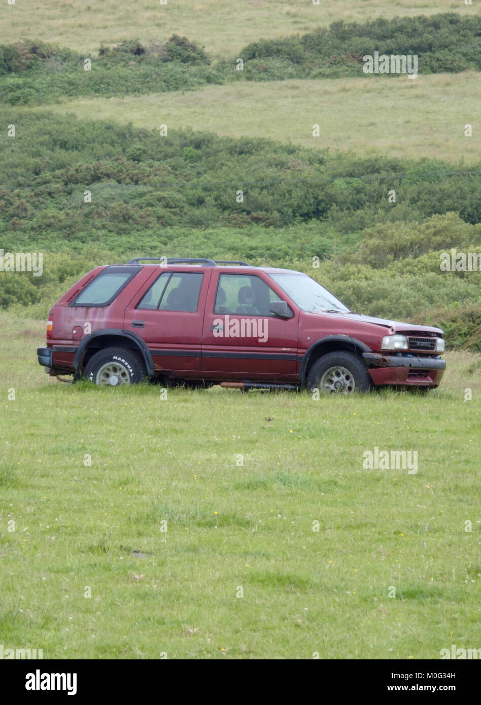 Vauxhall oder Opel Frontera Auto in einem Feld, Großbritannien Stockfoto