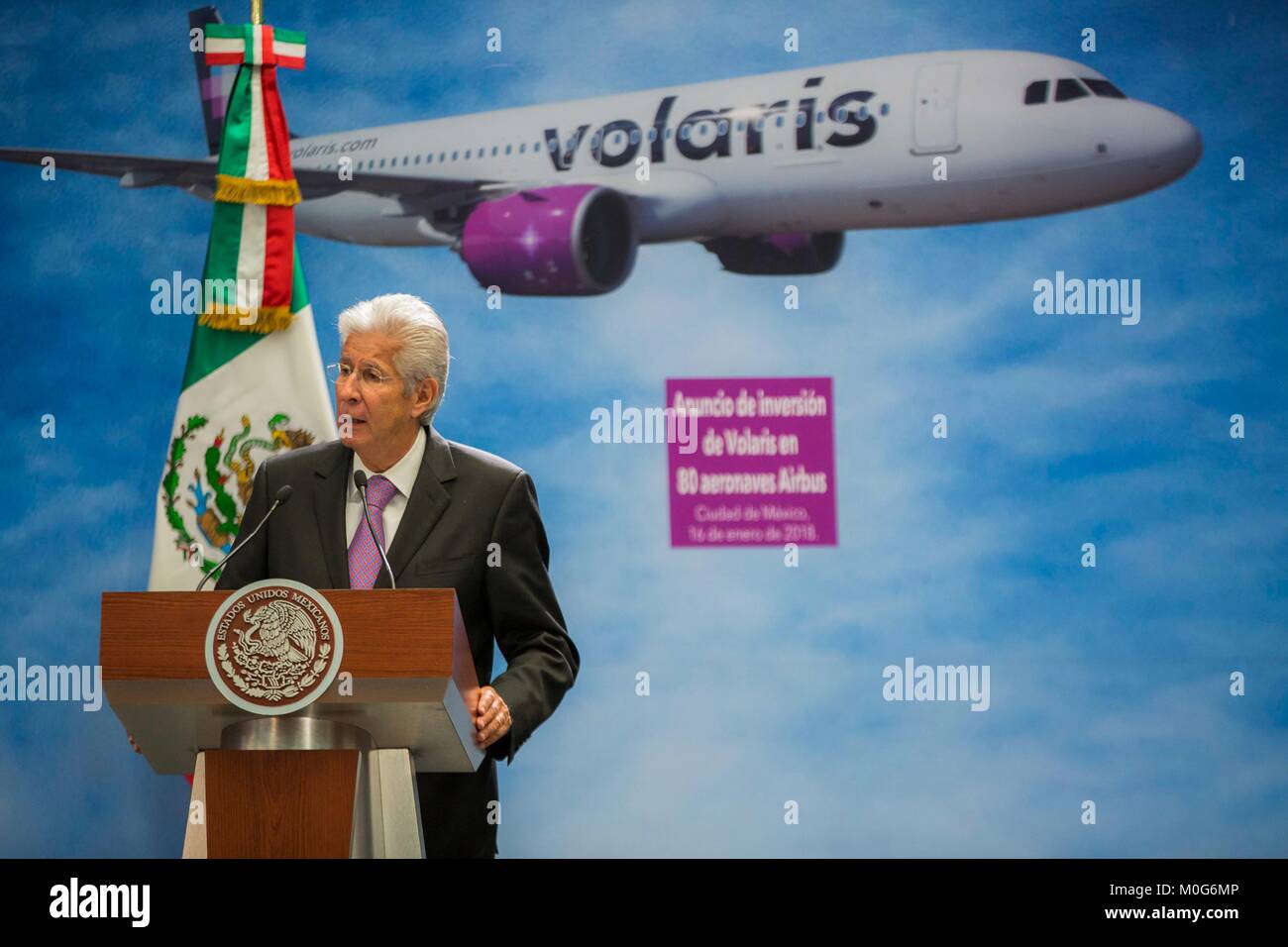 Mexikanische Verkehrsminister, Gerardo Ruiz Kommentare über den Kauf von 80 Airbus-Flugzeugen $ 9,3 Milliarden Dollar durch die mexikanische Fluggesellschaft Volaris während einer Veranstaltung im Nationalen Palast Januar 17, 2018 in Mexiko City, Mexiko. Stockfoto