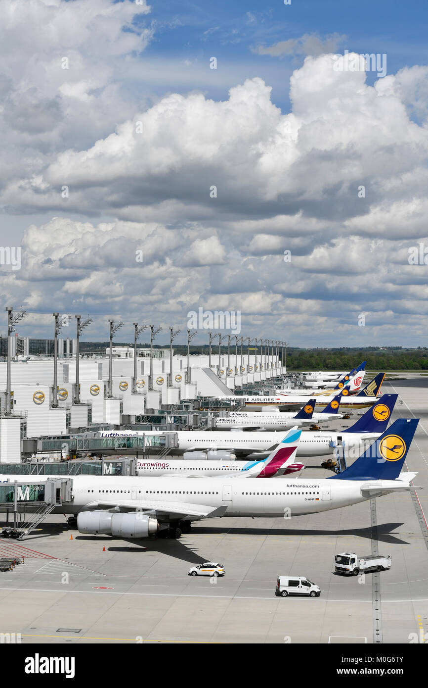 Line Up Terminal Line Up, Terminal 2, Rampe, Lufthansa, Satellit, Turm, Flugzeuge ...