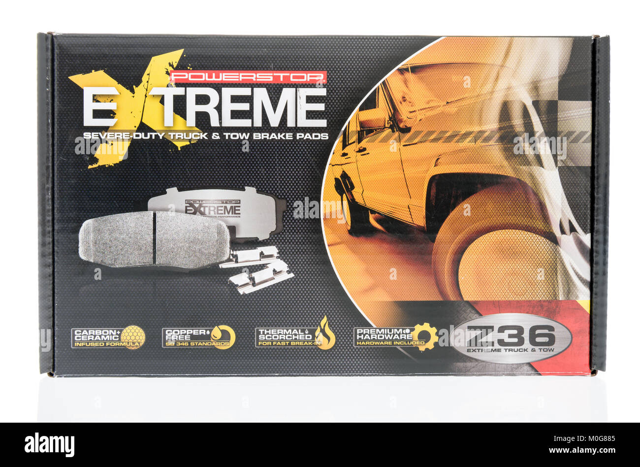 Winneconne, WI - 12. Januar 2018: Ein Feld von Powerstop extreme Bremsbeläge auf einem isolierten Hintergrund. Stockfoto