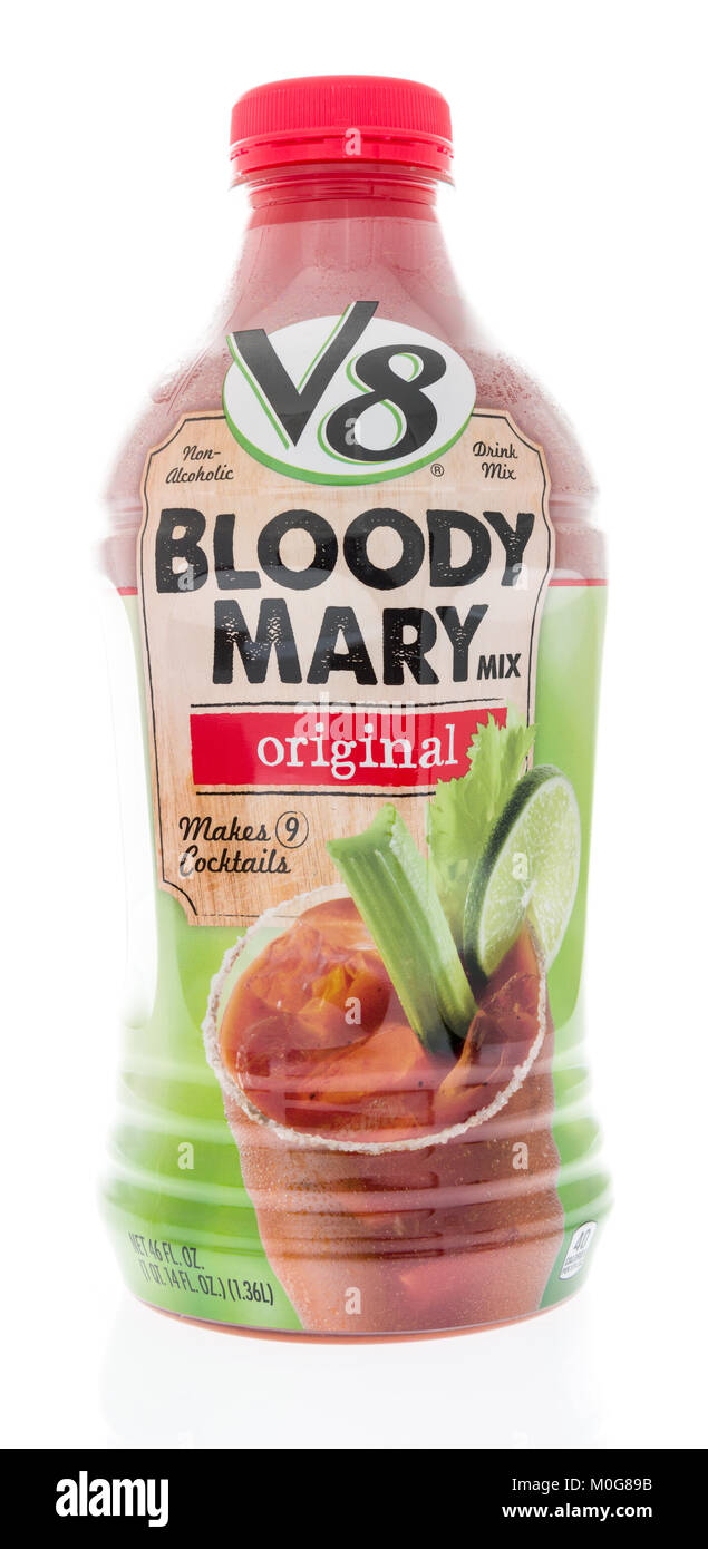 Winneconne, WI - 18. Januar 2018: eine Flasche V 8 Bloody Mary mix auf einem isolierten Hintergrund. Stockfoto