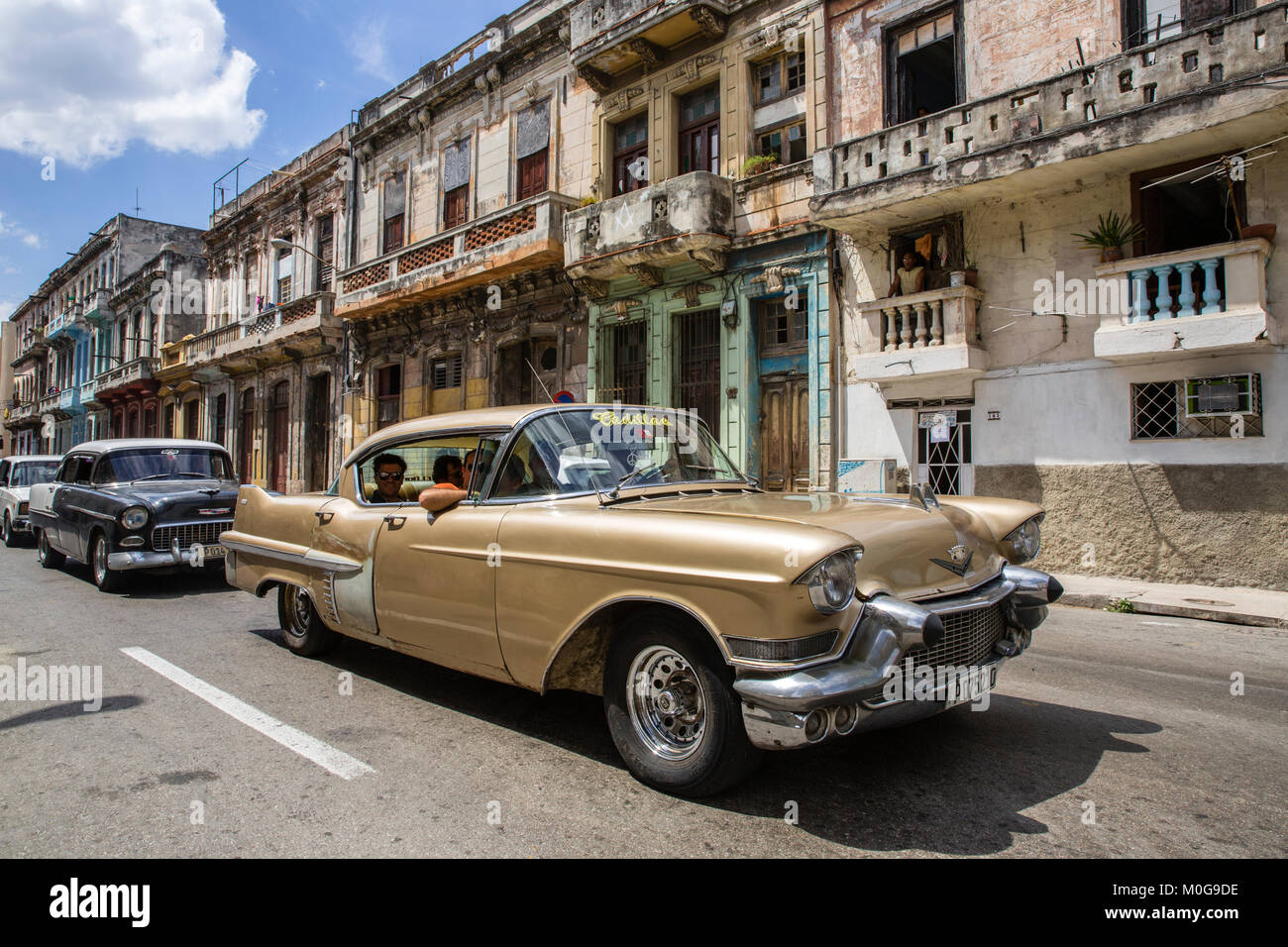 Klassische amerikanische Autos in der Altstadt von Havanna, Kuba Stockfoto