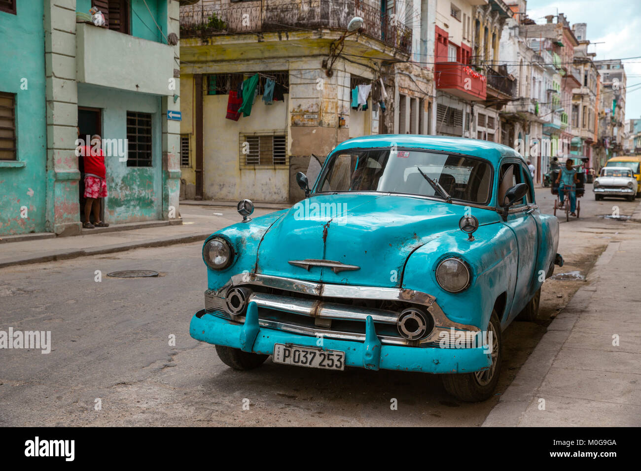 Klassische amerikanische Autos in der Altstadt von Havanna, Kuba Stockfoto