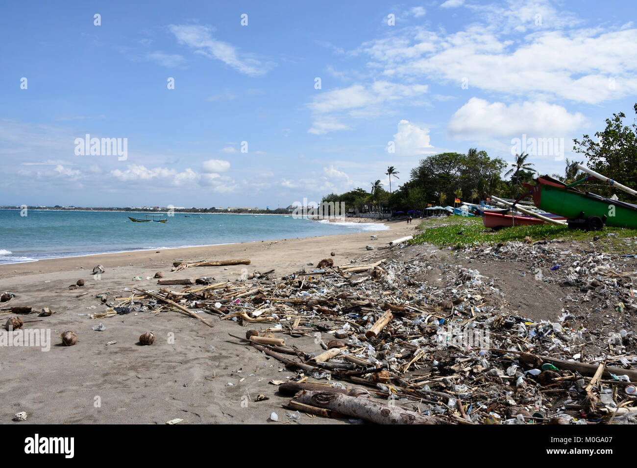 Müll am Strand von Kuta, Bali Stockfoto