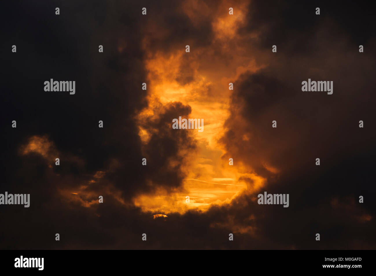 Himmel mit Wolken - Wolkenhimmel Stockfoto