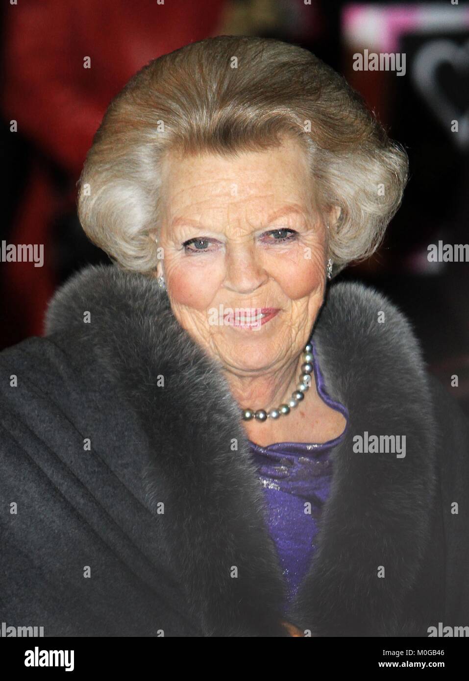 Königin Beatrix besucht die Feier von 300 Jahren des Friedens (Vrede) von Utrecht an der St. Martin's Cathedral in Utrecht, Niederlande, 11. April 2013. Foto: RPE-Albert Nieboer/Niederlande | Verwendung weltweit Stockfoto