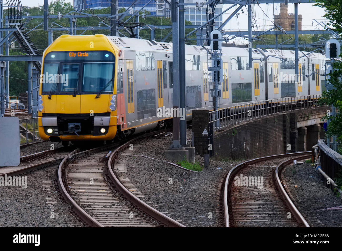 Warata Zug kommt an der Central Station in Sydney, New South Wales (NSW), Australien Stockfoto