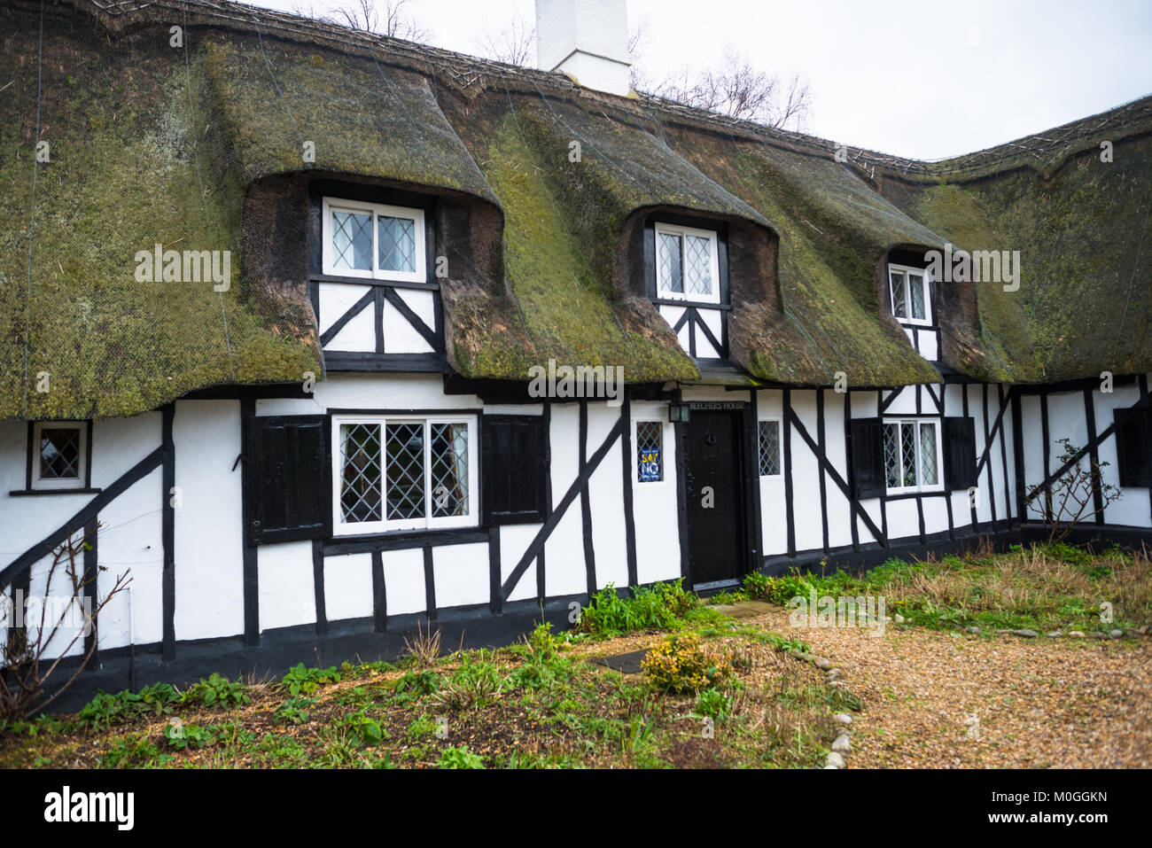 Holz gerahmt Reetdachhaus in Hemingford Abbots Dorf, Cambridgeshire, England, UK. Stockfoto