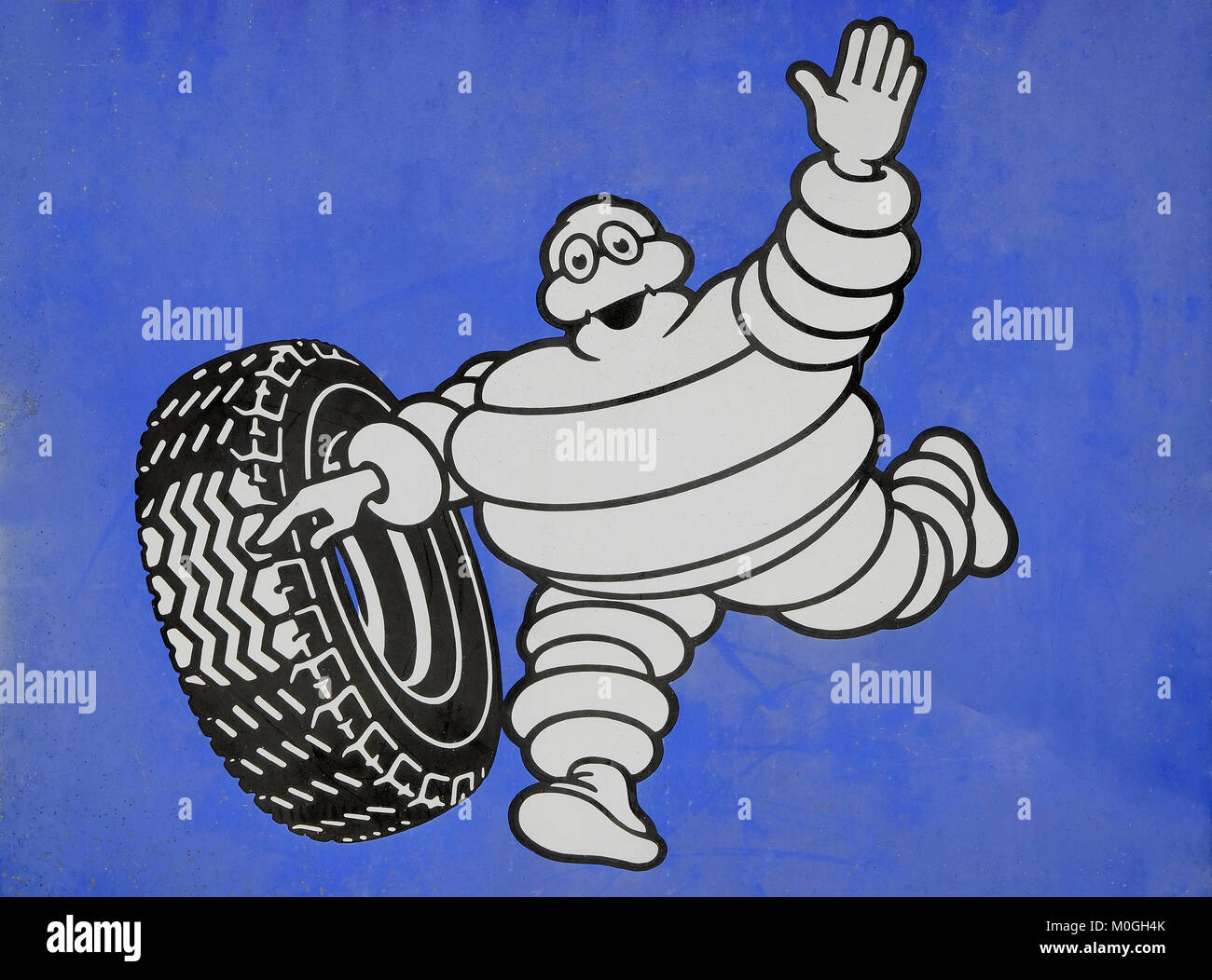 Michelin Reifen man Logo auf Blau Weißblech Hintergrund Stockfoto