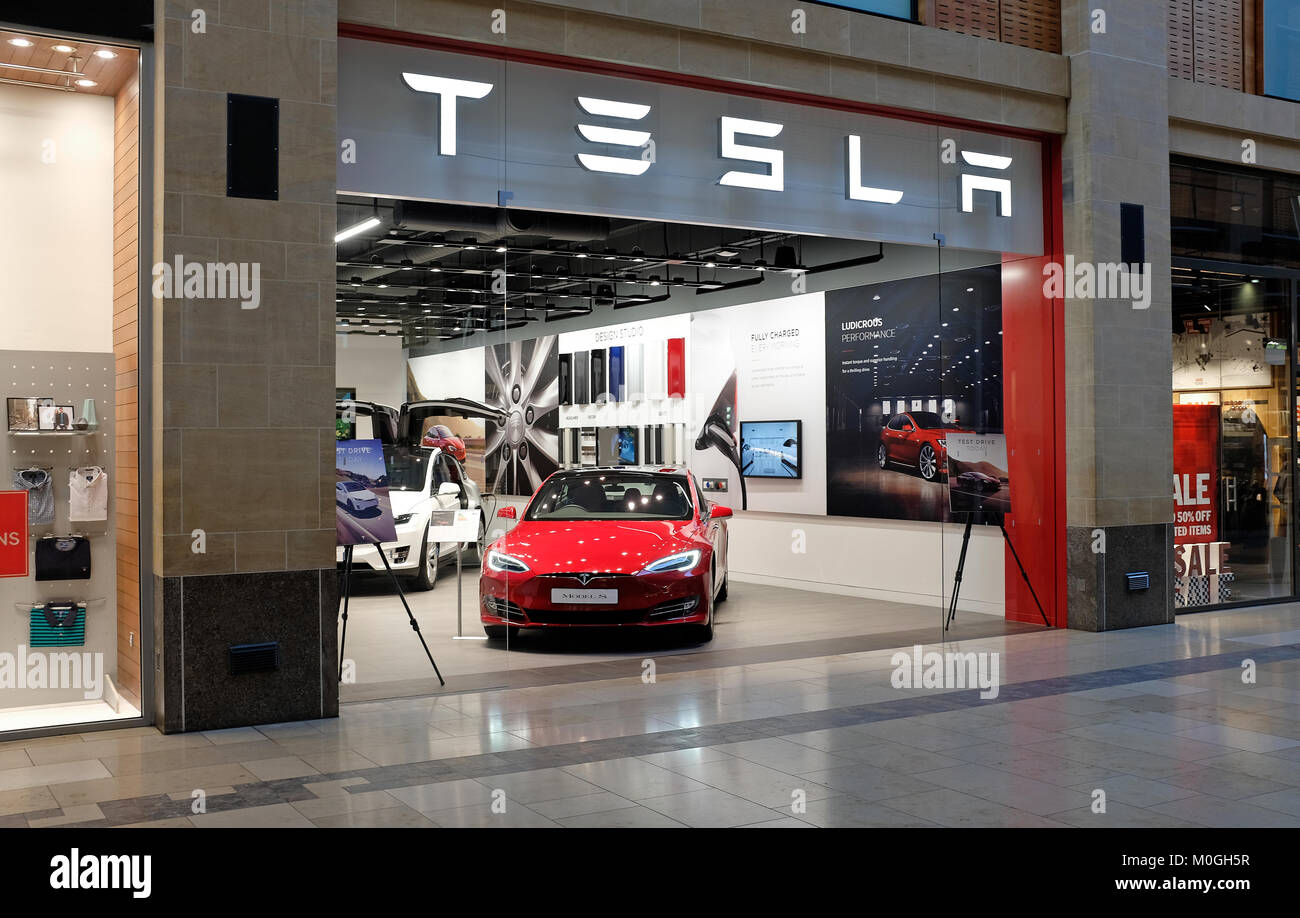 Tesla Electric Car Showroom im Grand Arcade, Cambridge, England Stockfoto
