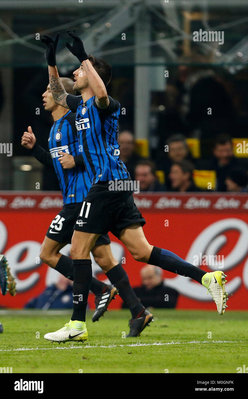 Olympiastadion, Mailand, Italien. 21 Jan, 2018. Matias Vecino von Inter Mailand feiert sein Tor gegen Roma in der italienischen Serie A Fußball Spiel. Quelle: Giampiero Sposito/Alamy leben Nachrichten Stockfoto