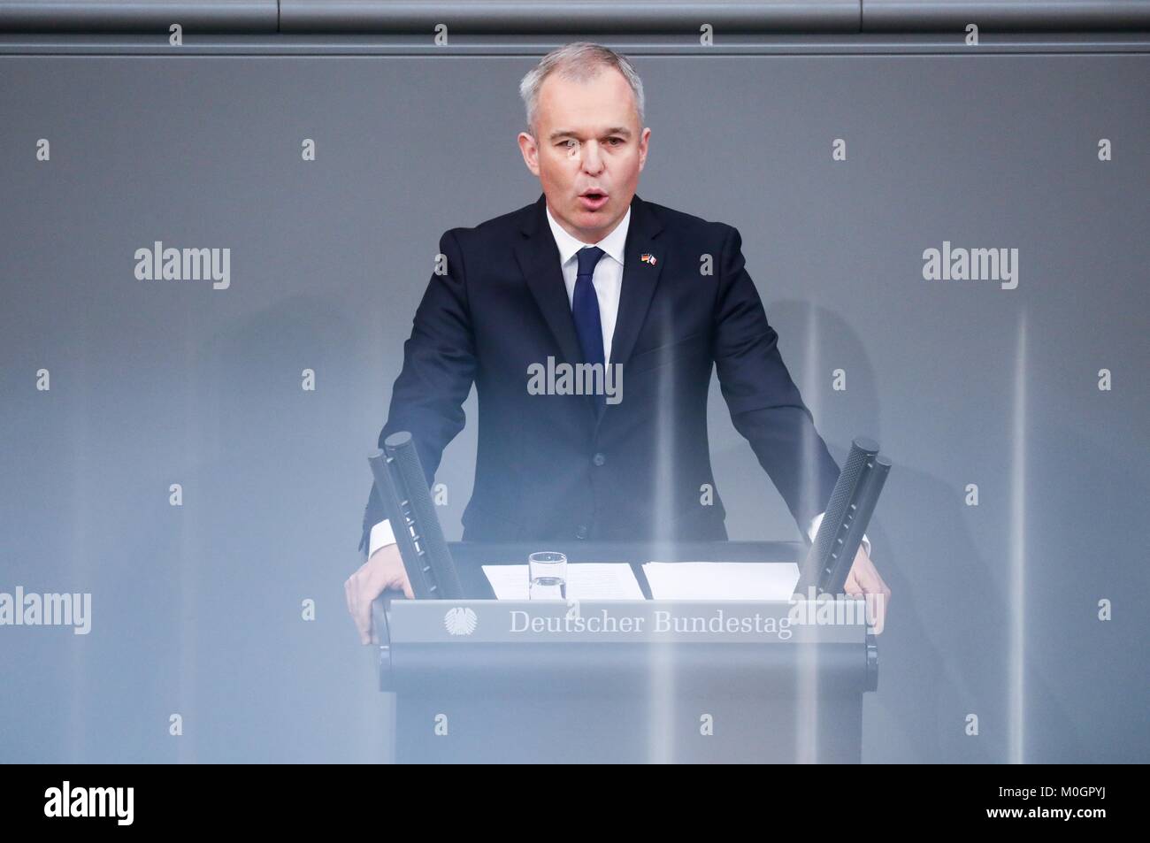 Berlin, Deutschland. 22 Jan, 2018. François de Rugy, Präsident der Nationalversammlung von Frankreich, spricht im Bundestag Hommage an den 55. Jahrestag des Elysee-Vertrages in Berlin, Deutschland, 22. Januar 2018 zu zahlen. Die französisch-deutsch-Tag am 22. Januar ehrt den Vertrag 1963 durch Konrad Adenauer und Charles De Gaulle, ein Symbol der Freundschaft und des Friedens zwischen den beiden Ländern unterzeichnet. Credit: Kay Nietfeld/dpa/Alamy leben Nachrichten Stockfoto