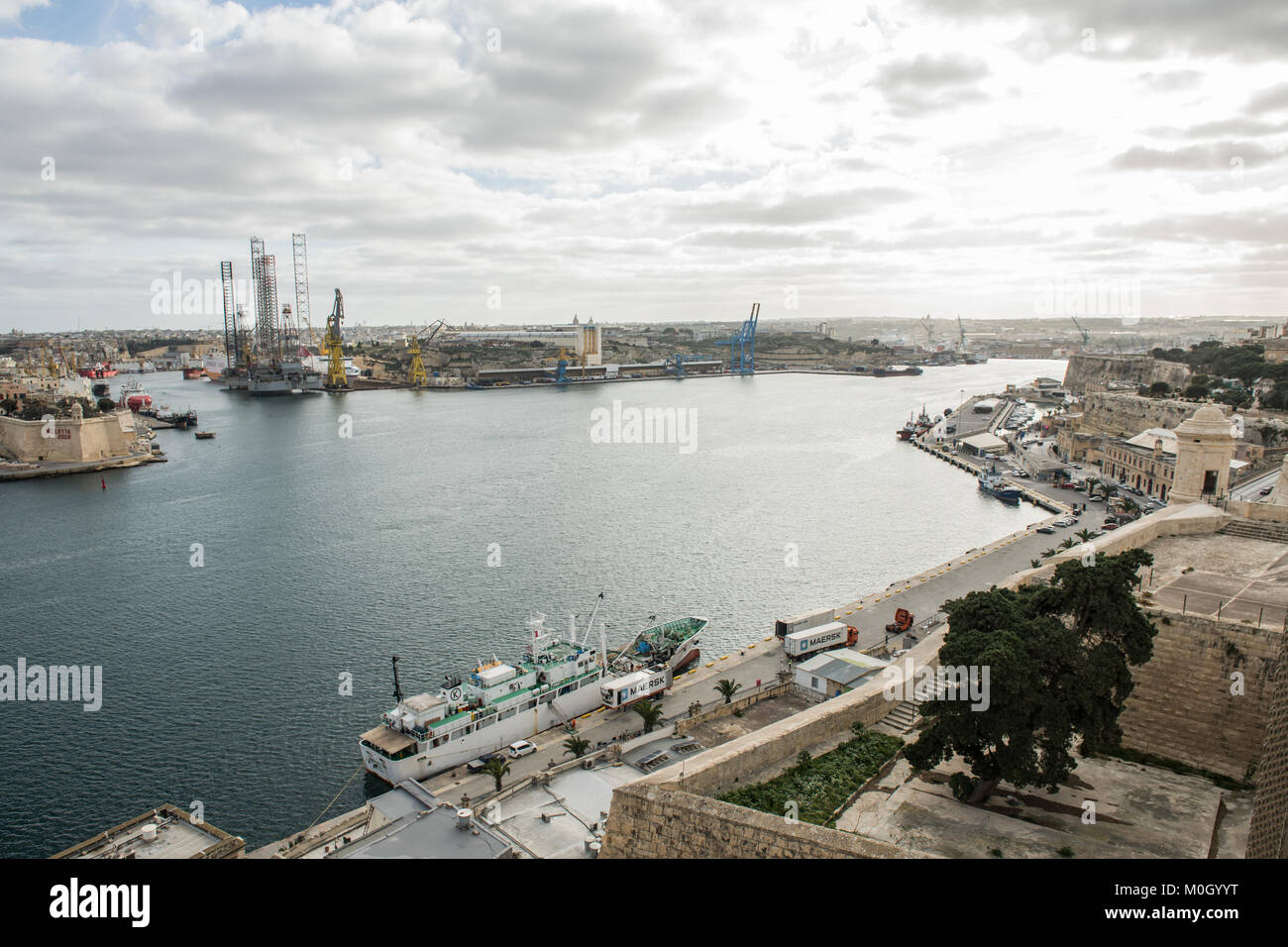 Eine Außenansicht der Hafen von Valletta, Malta. 19. Januar 2018. Ab dem 20. Januar 2018 Valleta wird zu Europas Kulturhauptstadt 2018. Das bedeutet ein Jahr voller Kunst, Theater, Performances und Musik für die Hauptstadt von Malta. Foto: Stephen Busuttil Fmipp/dpa Stockfoto