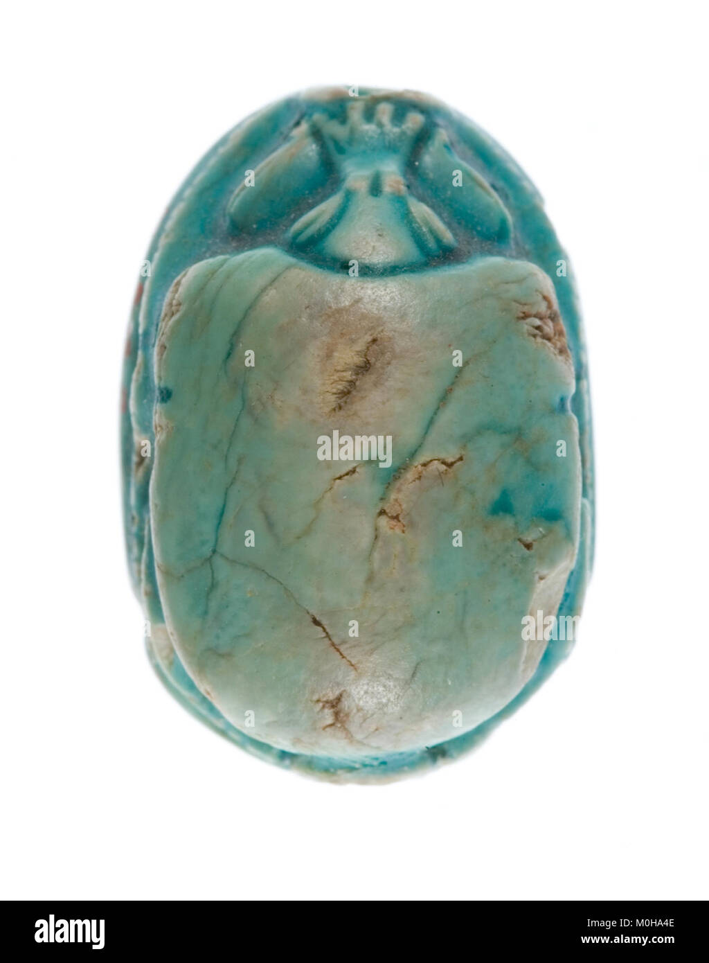 Ein antiker kanaanäischer Scarab vom Typ „Anra“ aus der Mittelbronzezeit. Das Artefakt ist aus Stein gemeißelt und mit Hieroglyphenmotiven versehen, die den frühen nahöstlichen Symbolismus darstellen. Stockfoto