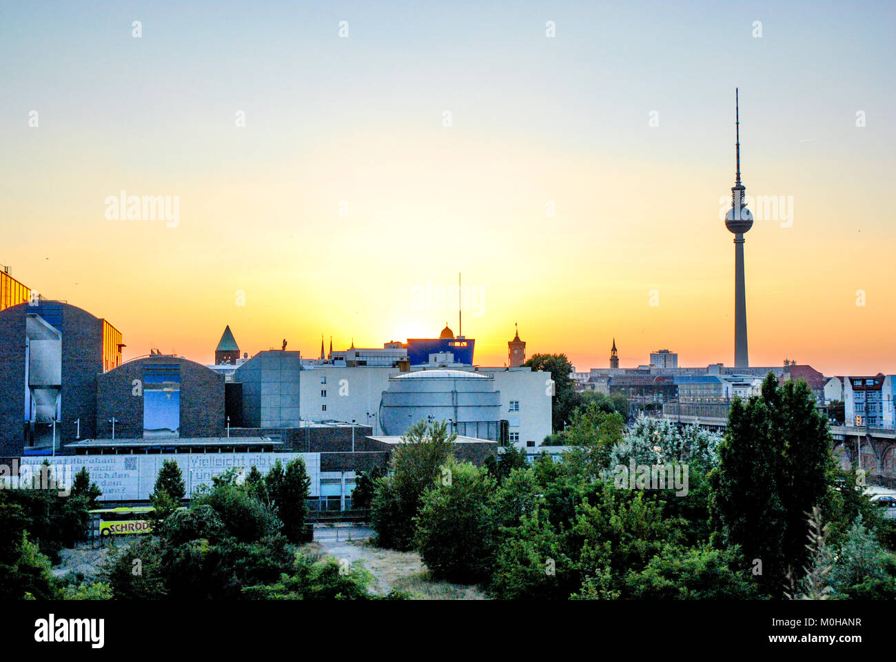 Berlin Panorama. Sonnenuntergang areal Shot mit Fernsehturm und offensichtlich Sky Stockfoto