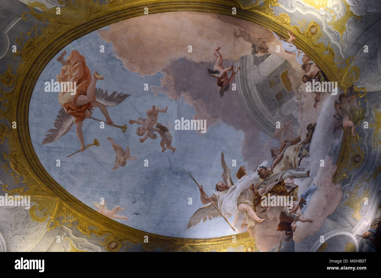 Ein allegorisches Gemälde von Giovanni Battista Tiepolo, ausgestellt in Ca’ Rezzonico in Venedig. Das Kunstwerk aus dem 18. Jahrhundert zeigt mythologische und symbolische Themen, die für Tiepolos Barockstil charakteristisch sind. Stockfoto