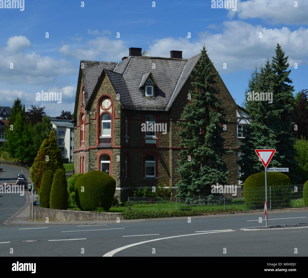 Die Wintersburgstraße 2 in Braunfels ist ein architektonisch bedeutsames Gebäude, das lokale Designtraditionen widerspiegelt. Sie trägt zur historischen Stadtlandschaft und zum kulturellen Erbe der Stadt bei. Stockfoto
