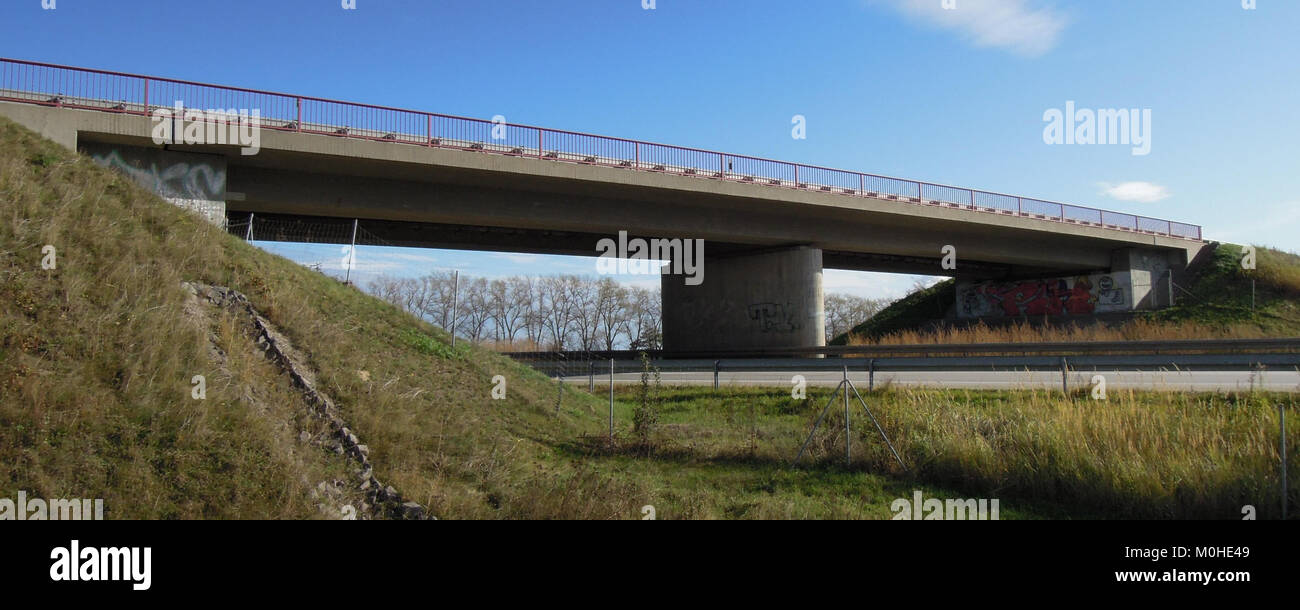 Brückenbauwerk sterben Schkorlopper Straße (S76) zwischen Großschkorlopp und Schkeitbar überführend im Oktober 2017 ein Stockfoto