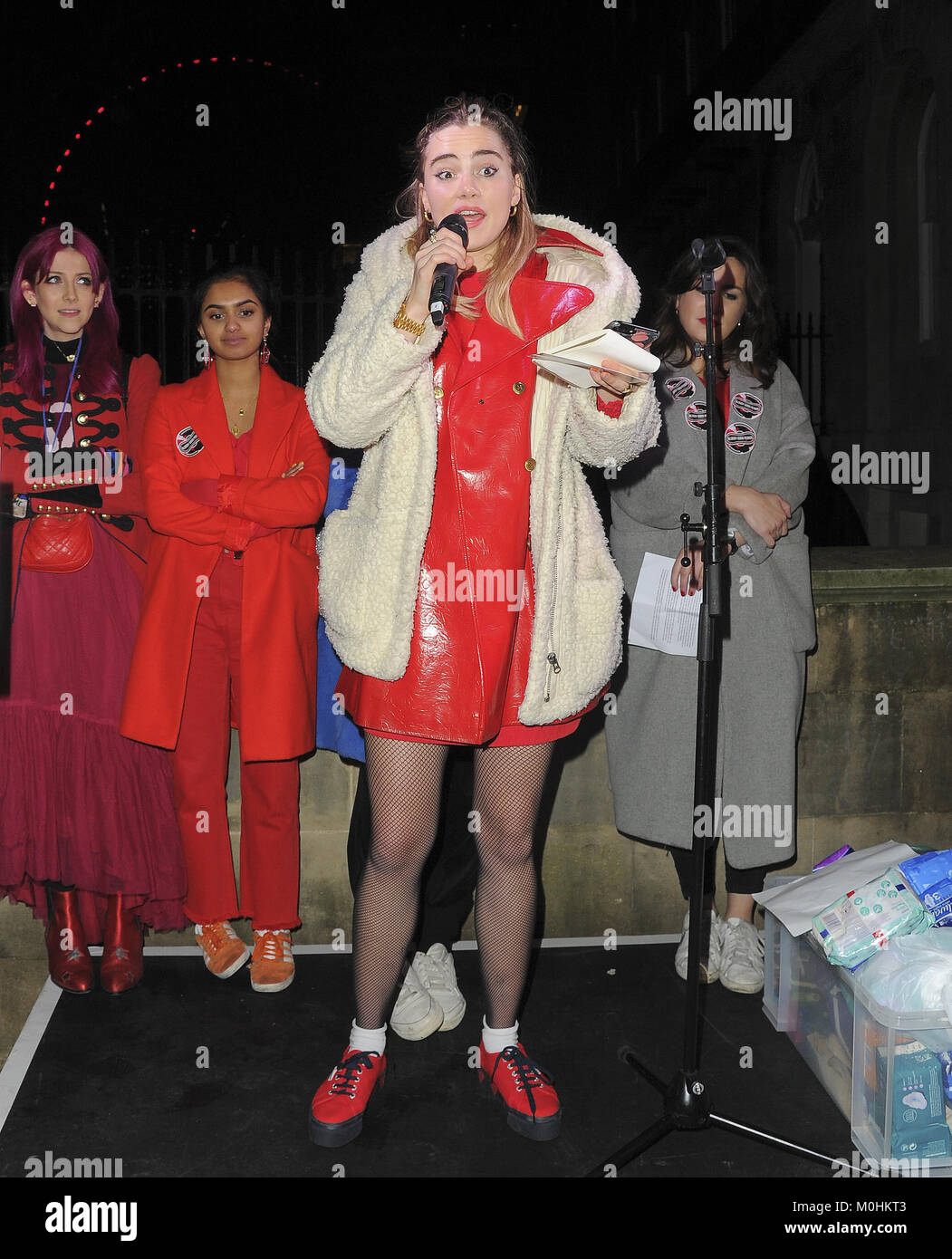 Prominente sprechen bei friedlichen Protest Aufruf auf den Premierminister und die britische Regierung, freie Menstruation Produkte für Mädchen bereits in der Schule Essen in Zusammenarbeit mit dem rosa Protest und Gurls Talk mit: Suki Waterhouse Wo: London, Großbritannien Wann: 20 Dec 2017 Credit: WENN.com zur Verfügung zu stellen Stockfoto