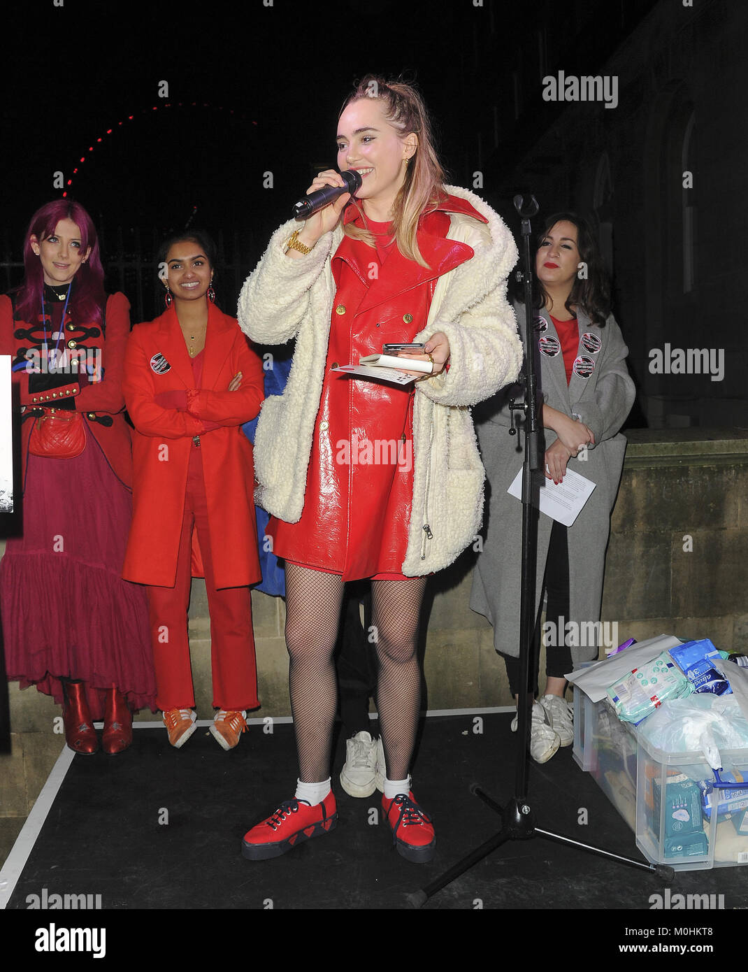 Prominente sprechen bei friedlichen Protest Aufruf auf den Premierminister und die britische Regierung, freie Menstruation Produkte für Mädchen bereits in der Schule Essen in Zusammenarbeit mit dem rosa Protest und Gurls Talk mit: Suki Waterhouse Wo: London, Großbritannien Wann: 20 Dec 2017 Credit: WENN.com zur Verfügung zu stellen Stockfoto