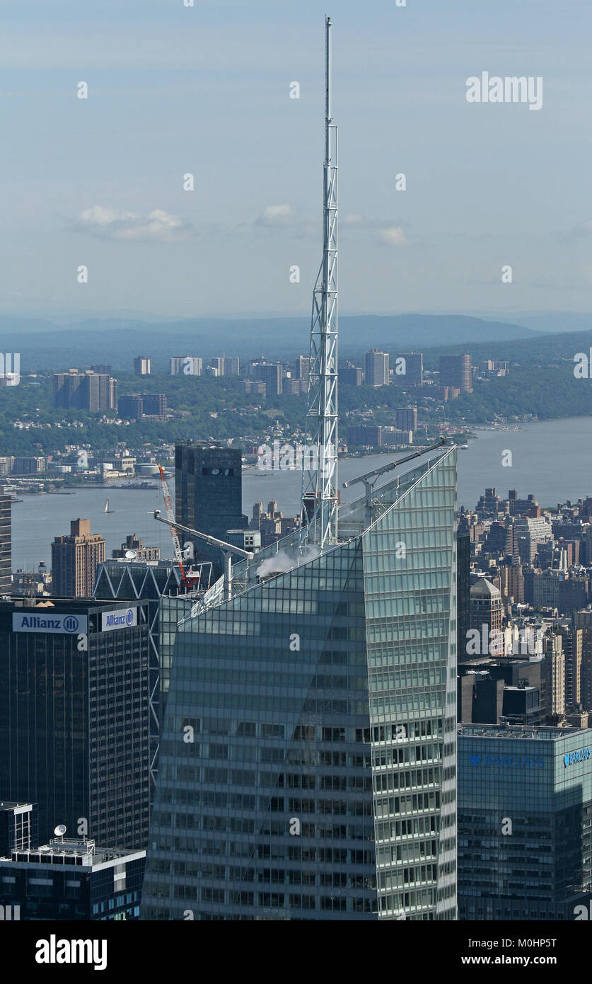 Eine Briant Park (Bank of America Tower) Spire vom Empire State Building, Sixth Avenue, 42Nd und 43rd Street, Manhattan, New York Ci gesehen Stockfoto