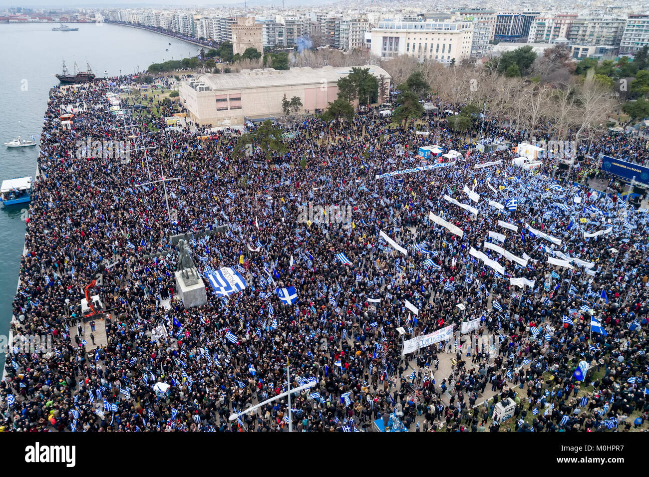 Thessaloniki, Griechenland - 21 Januar, 2018: Tausende Menschen protestieren gegen jede Griechische Kompromiss in Bezug auf den Namensstreit mit der EHEMALIGEN JUGOSLAWISCHEN REPUBLIK MAZEDONIEN in Thessaloniki, G Stockfoto