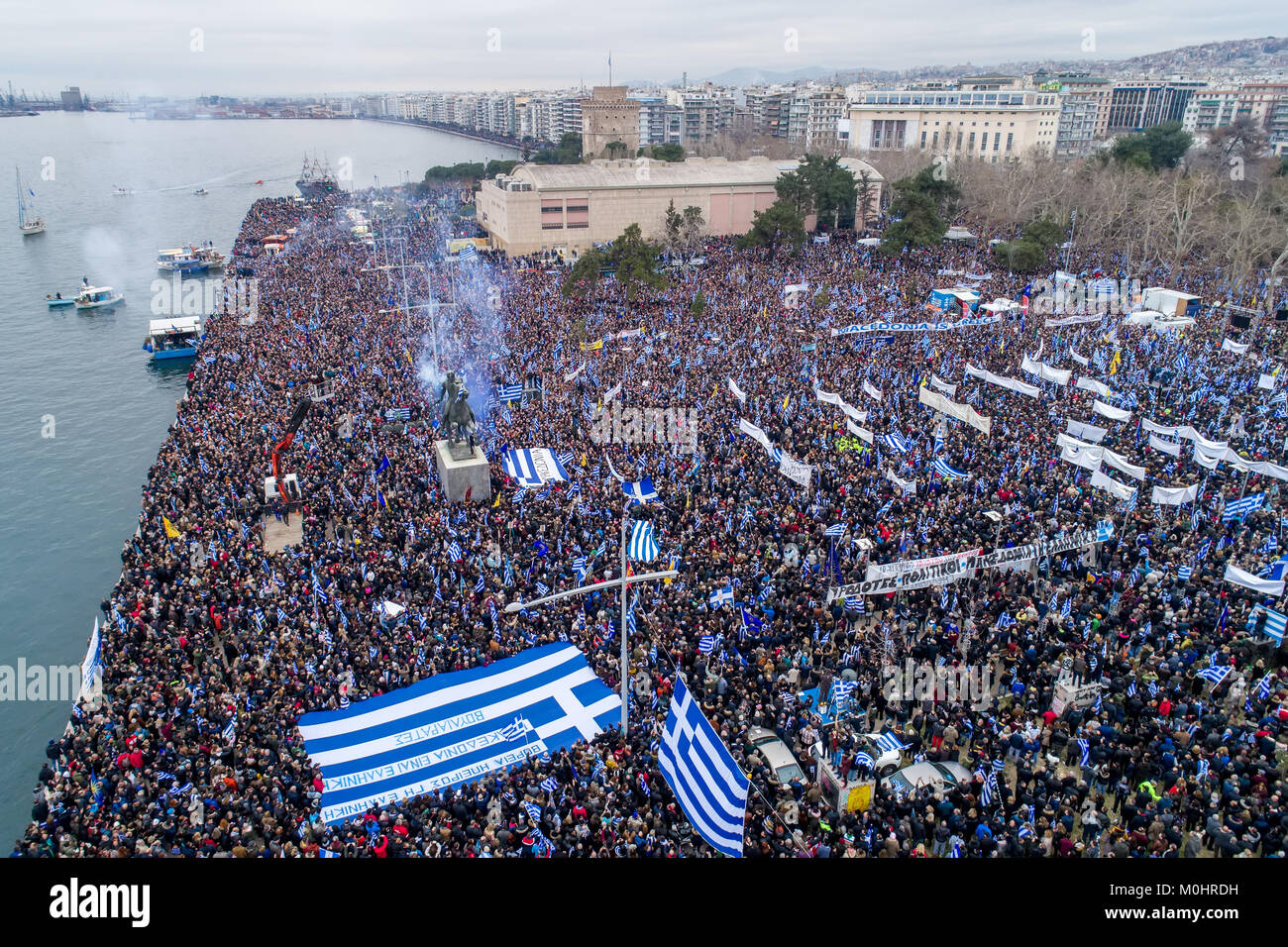 Thessaloniki, Griechenland - 21 Januar, 2018: Tausende Menschen protestieren gegen jede Griechische Kompromiss in Bezug auf den Namensstreit mit der EHEMALIGEN JUGOSLAWISCHEN REPUBLIK MAZEDONIEN in Thessaloniki, G Stockfoto