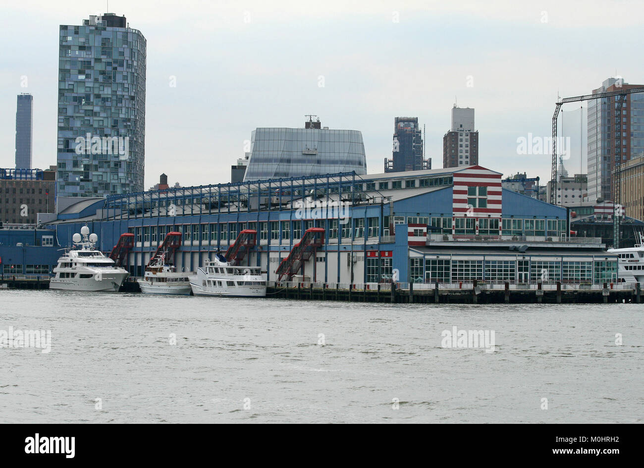 Pier 59 Der Chelsea Piers, Chelsea, der West Side Highway, West Side von Manhattan, 11 Avenue und den Hudson River Park, östlich des Hudso Stockfoto